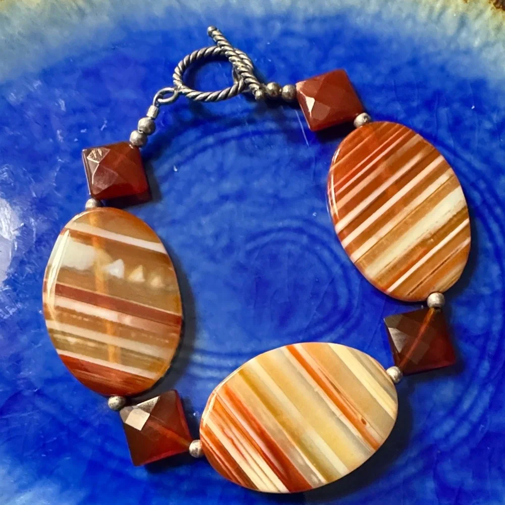 Vintage Elegant Striped Agate & Carnelian stone Bracelet with Silver Details - Picture 1 of 3